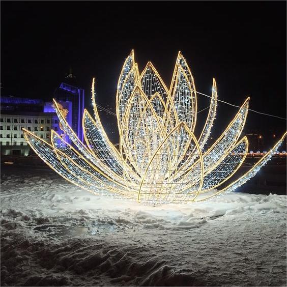 Giant Pre-Lit LED Lotus Blossom