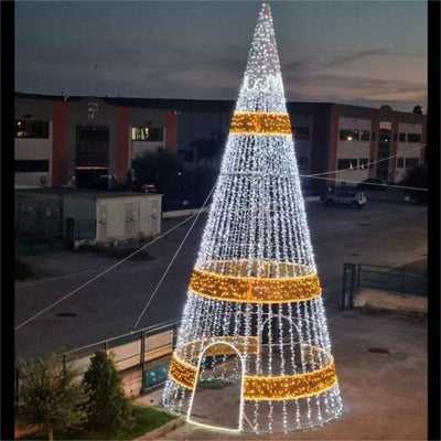 picture of giant pre lit Christmas tree made of lights