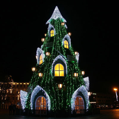 Picture of giant walk-in pre-lit Christmas tree