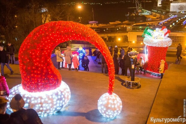 Giant Pre-Lit LED Santa Hat